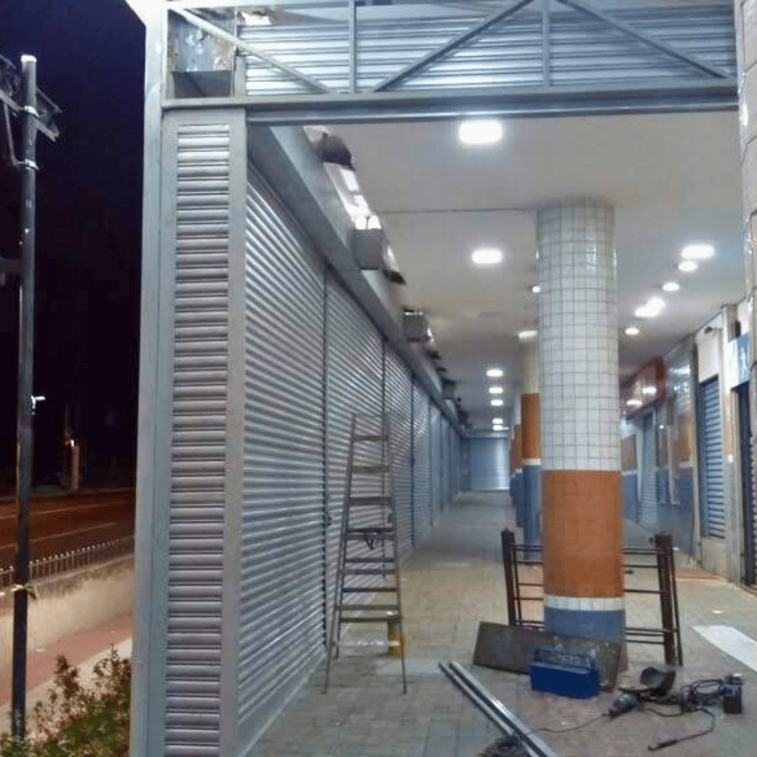 Porta de Enrolar para Galpão em SP: Doca, Logística e Vãos Grandes sem Parar | EBPA