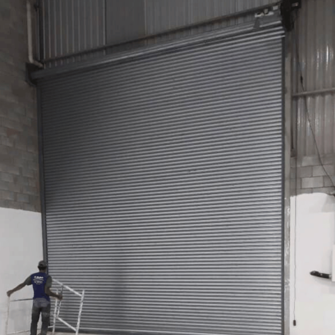 Porta de Aço para Fábrica em SP: Segurança, Fluxo e Resistência para Operação Industrial